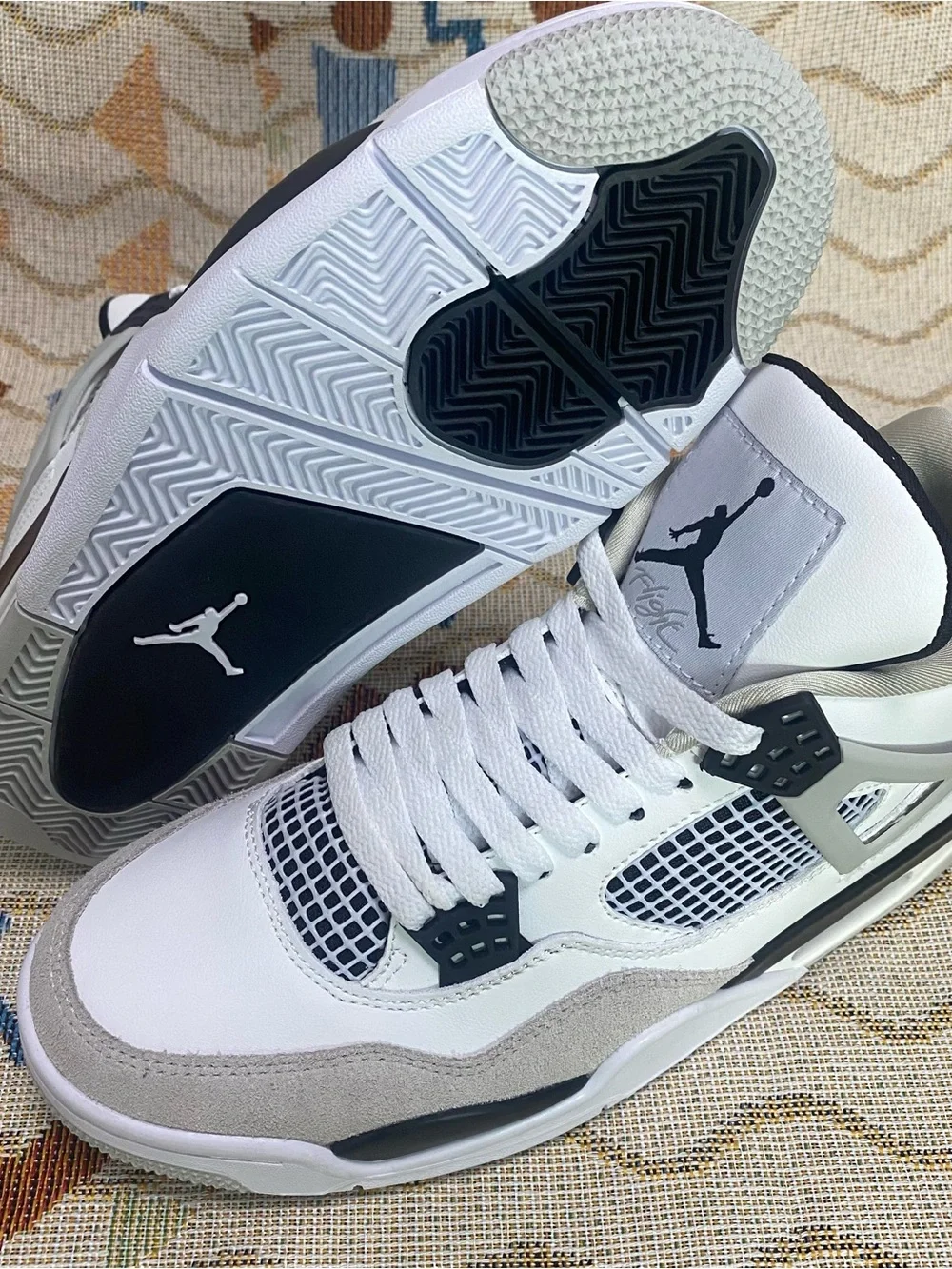 Jordan Men’s Sneakers in White and Light Gray